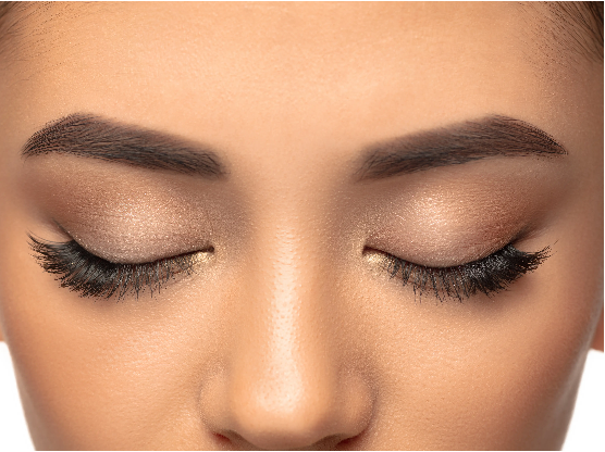Wimpern und Augenbrauen Styling
